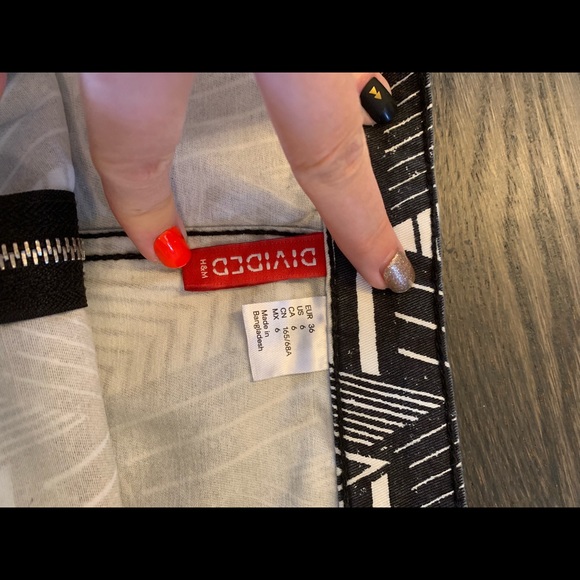 H&M Divided Black and White Geometric Denim Skirt - Picture 3 of 3